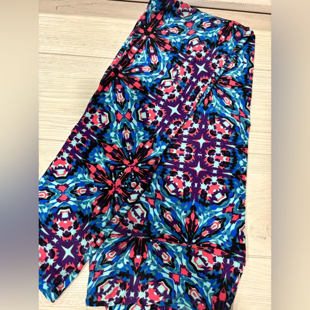 Vibrant Geometric Patterned LuLaRoe leggings
